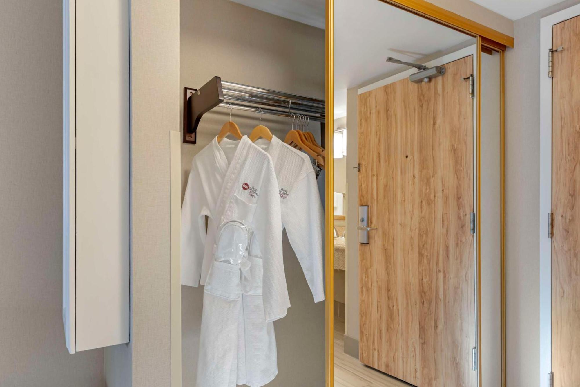 Best Western Plus Executive Inn Роуланд Хайтс Екстериор снимка