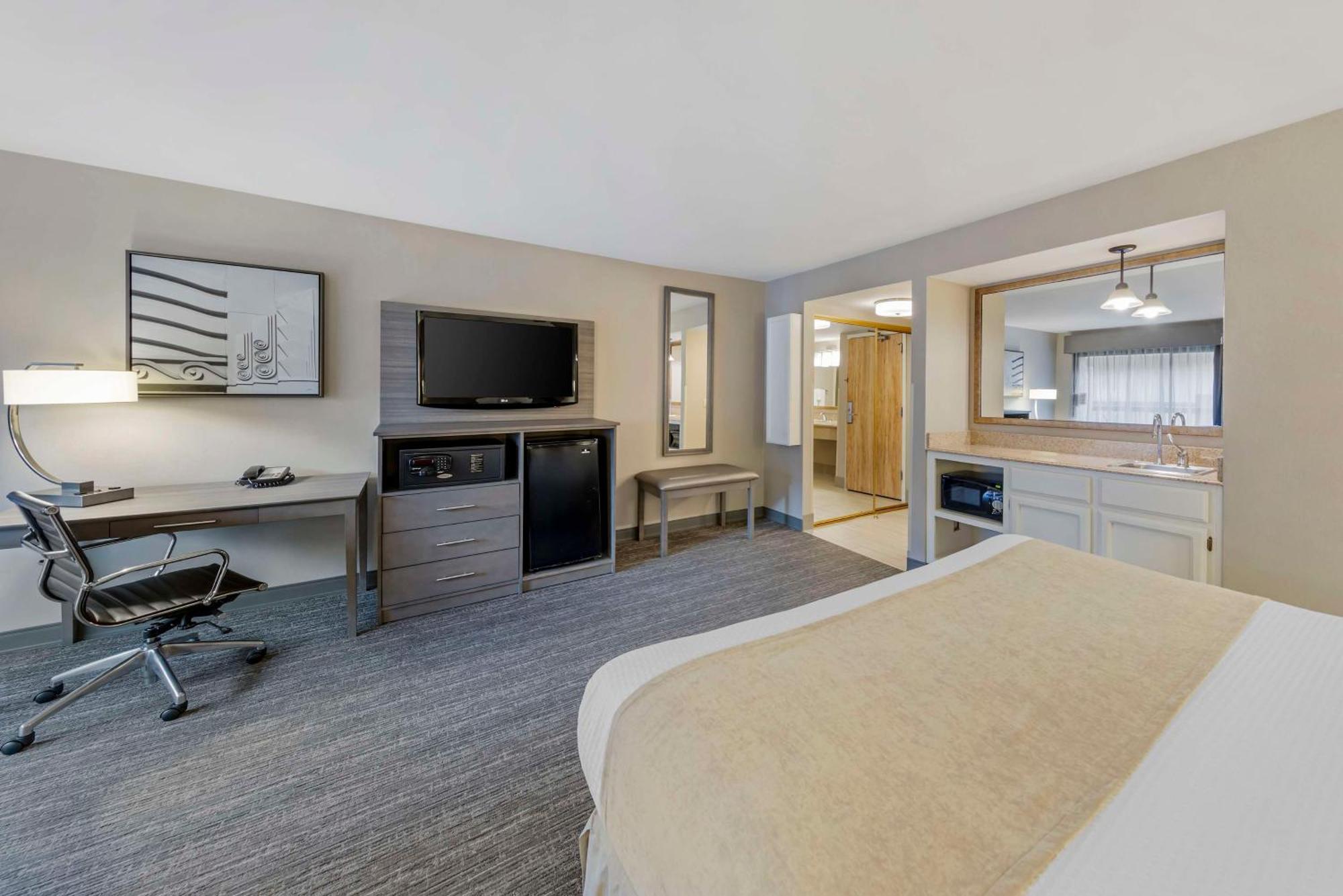 Best Western Plus Executive Inn Роуланд Хайтс Екстериор снимка